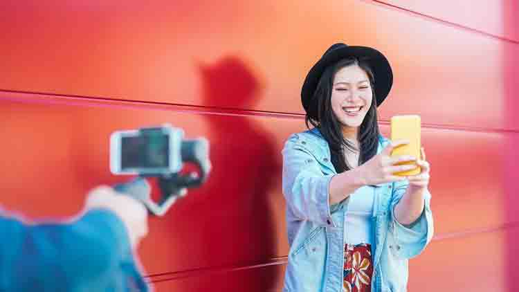 Para ser influencer en China, hay que estudiar: buscan combatir la desinformación digital