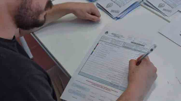 Elecciones: cómo cambia la tarea de los fiscales de mesa durante la votación con la Boleta Única de Papel