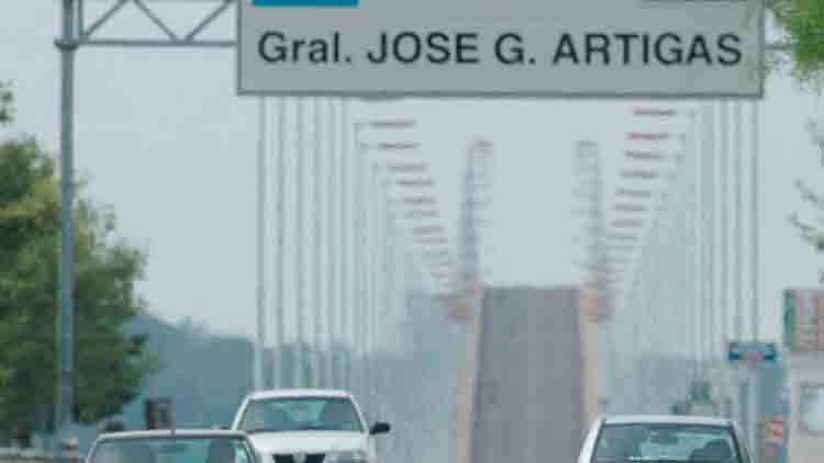 Ordenan que Migraciones autorice salida del país hacia Uruguay de abuela y sus dos nietas venezolanas