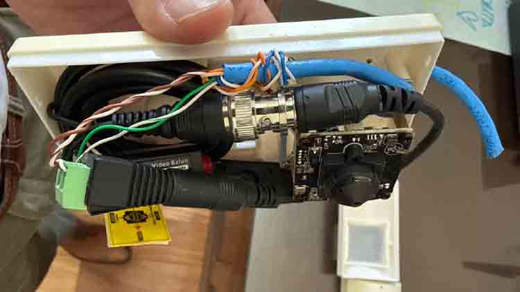 Frigerio denunció que encontró dispositivos de espionaje ilegal en su oficina de la gobernación