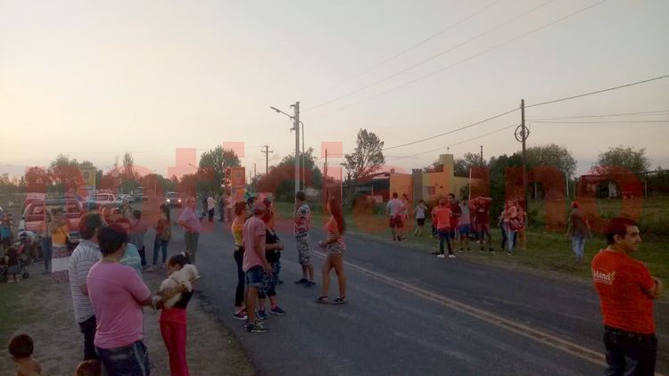 Vecinos cortaron la ruta de acceso a Santa Elena.