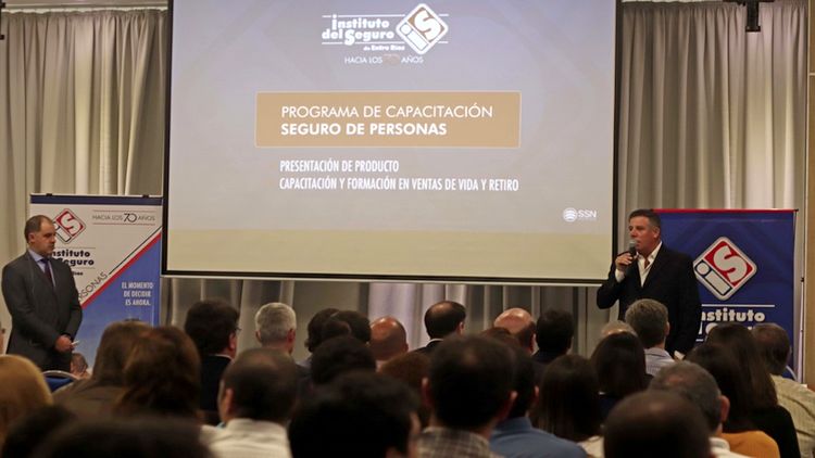 El presidente Juan Domingo Orabona y el gerente general Félix Herrera encabezaron el acto de presentación de la nueva plataforma de seguro de personas.
