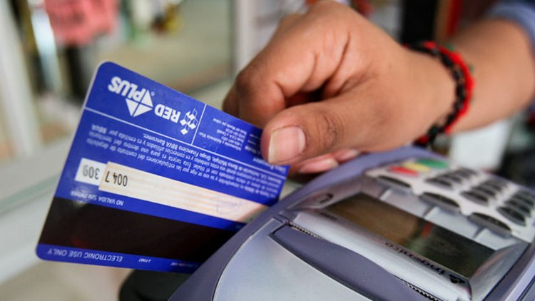 Recomiendan no endeudarse: La tasa de interés en la tarjeta es la más cara de todo el sistema