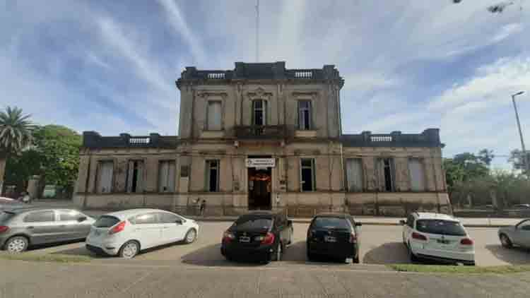 Piden dar prioridad a reparación de escuela de Diamante y critican desinversión del gobierno provincial