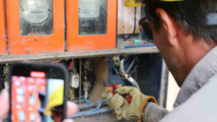 Enersa avanza en la regularización del servicio eléctrico: si no aceptan, son llevados a la justicia