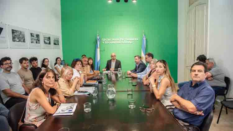 El gobierno provincial formalizó el Instructivo de Recategorizaciones con ATE y UPCN